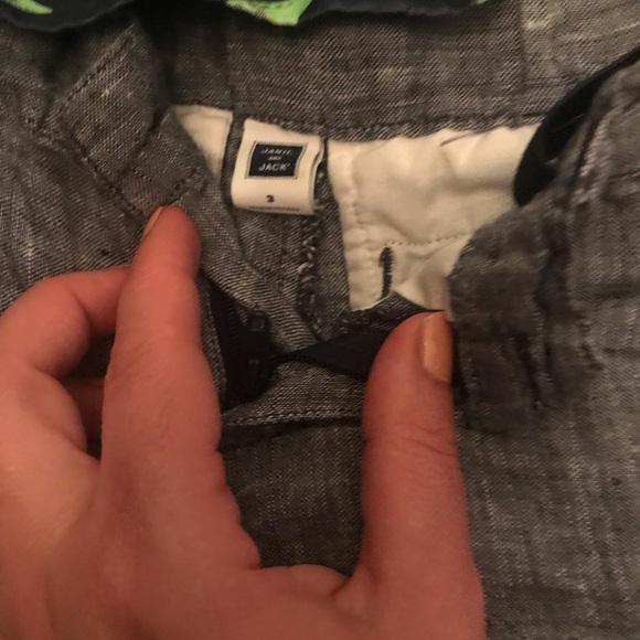 Boys shorts 3-6 - Picture 2 of 3